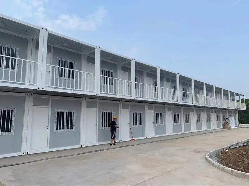 Maaari bang itayo ang natitiklop na lalagyan ng bahay sa hindi pantay na lupa?